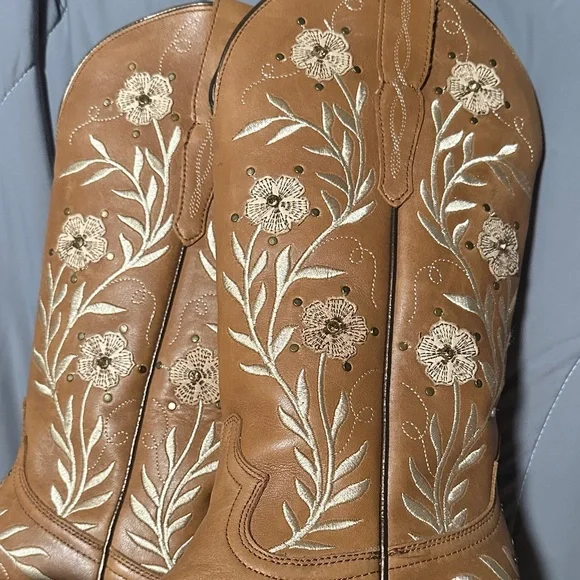 Ariat Tan Leather Embroidered Western Heeled Boots - Picture 7 of 7